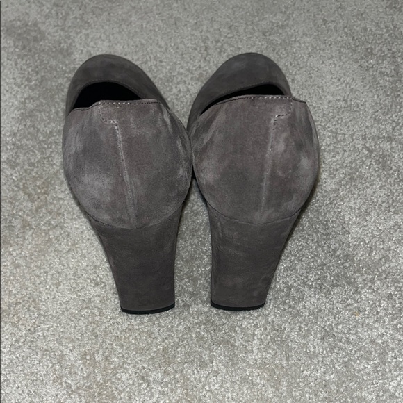 Tod's Gray Suede Heels Rounded Toe - Picture 5 of 7